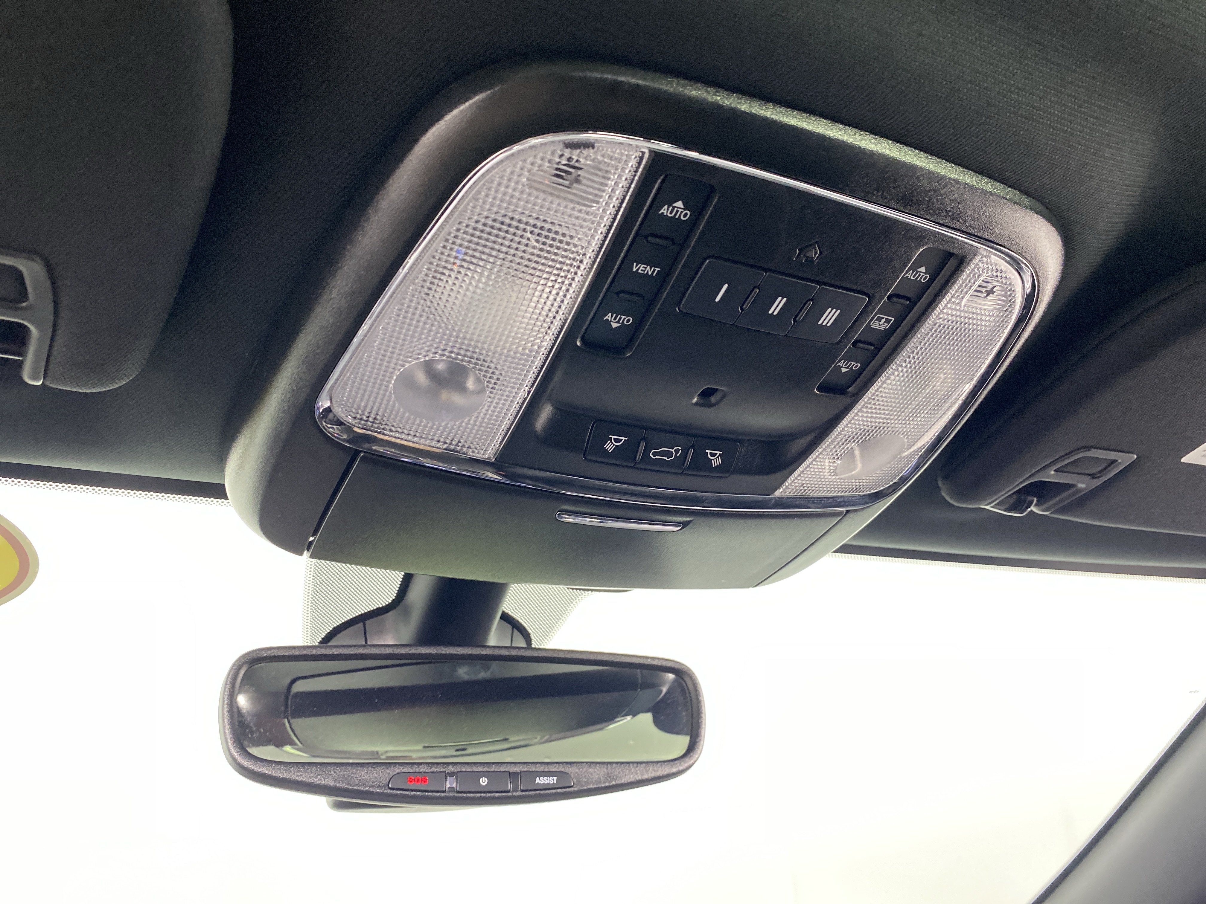 Used 2021 Jeep Grand Cherokee Limited w/ Sun & Sound Group AWD/4WD image 28