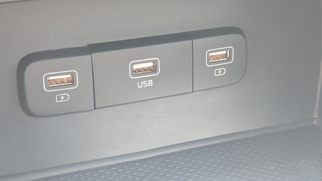 Used 2024 Kia Carnival LX FWD image 26