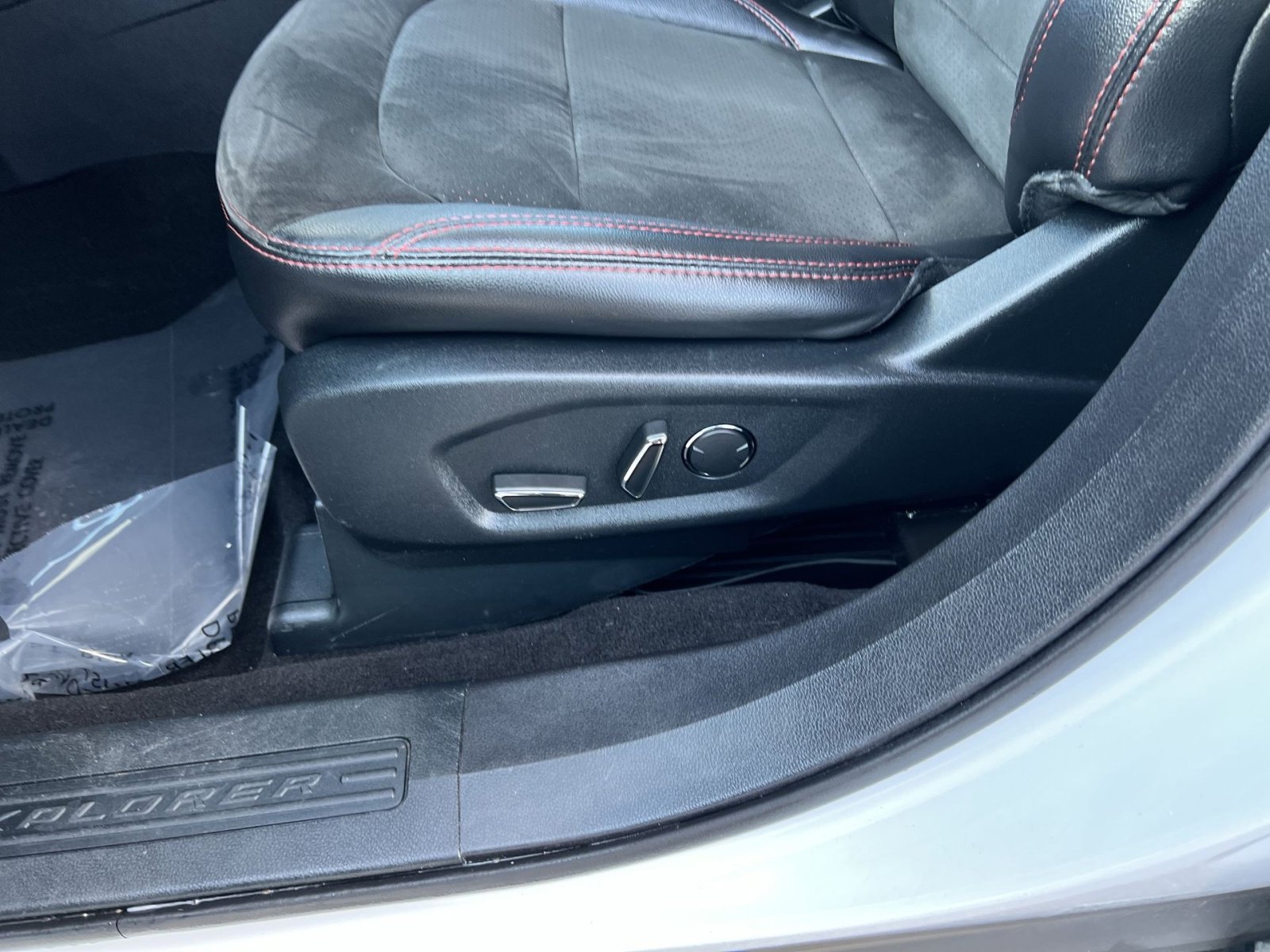 Used 2018 Ford Explorer XLT w/ Equipment Group 202A image 14