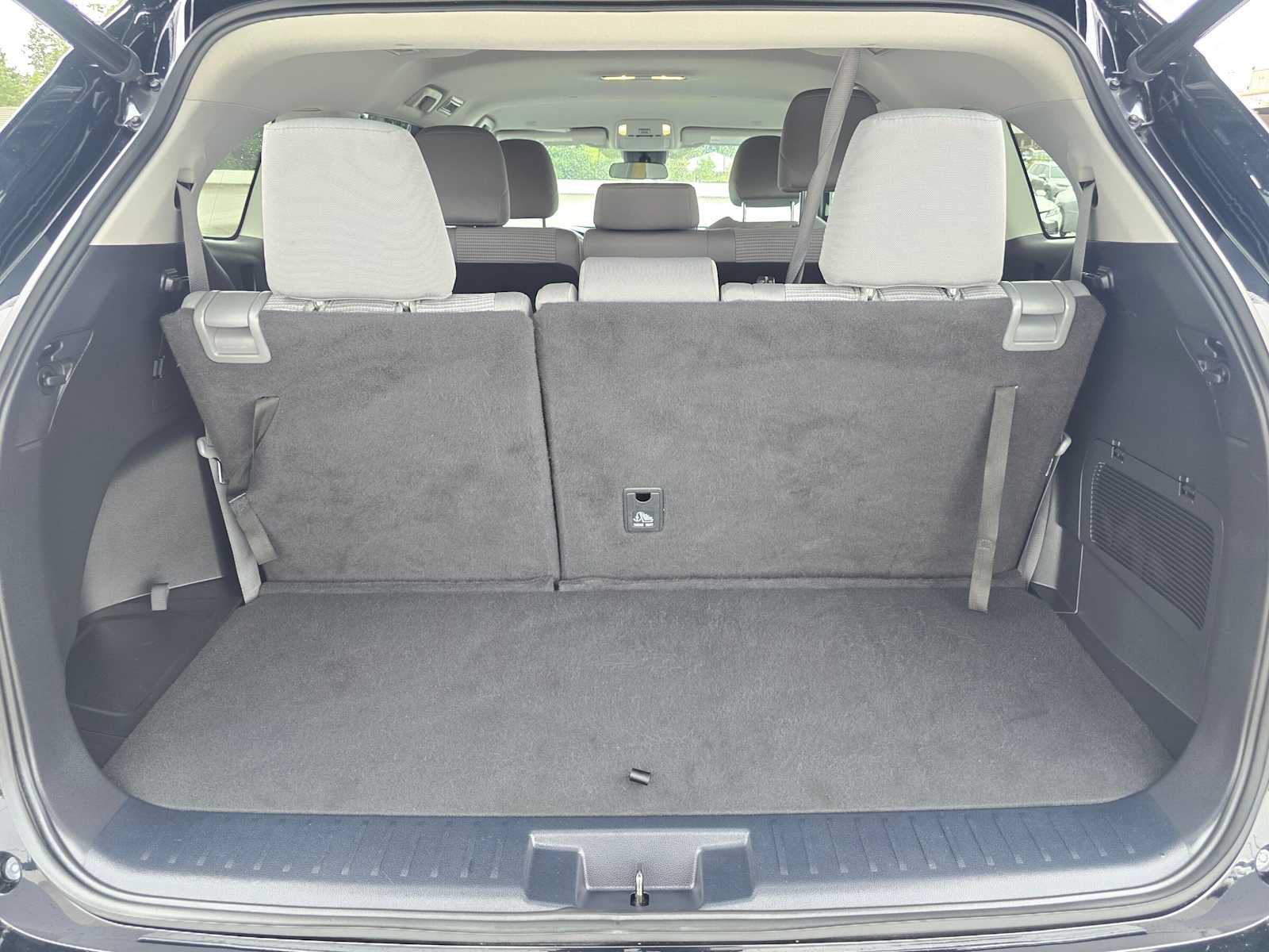 Used 2023 Toyota Highlander LE AWD/4WD image 14