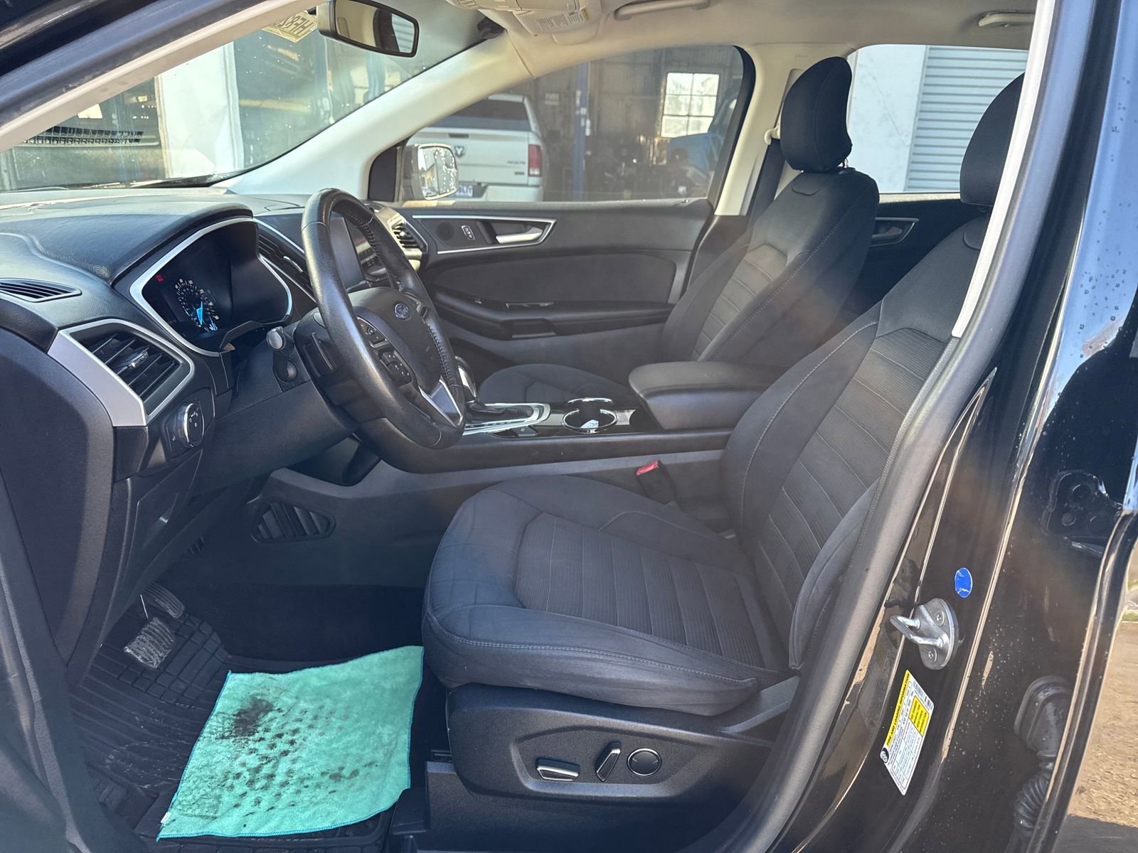 Used 2015 Ford Edge SEL image 9