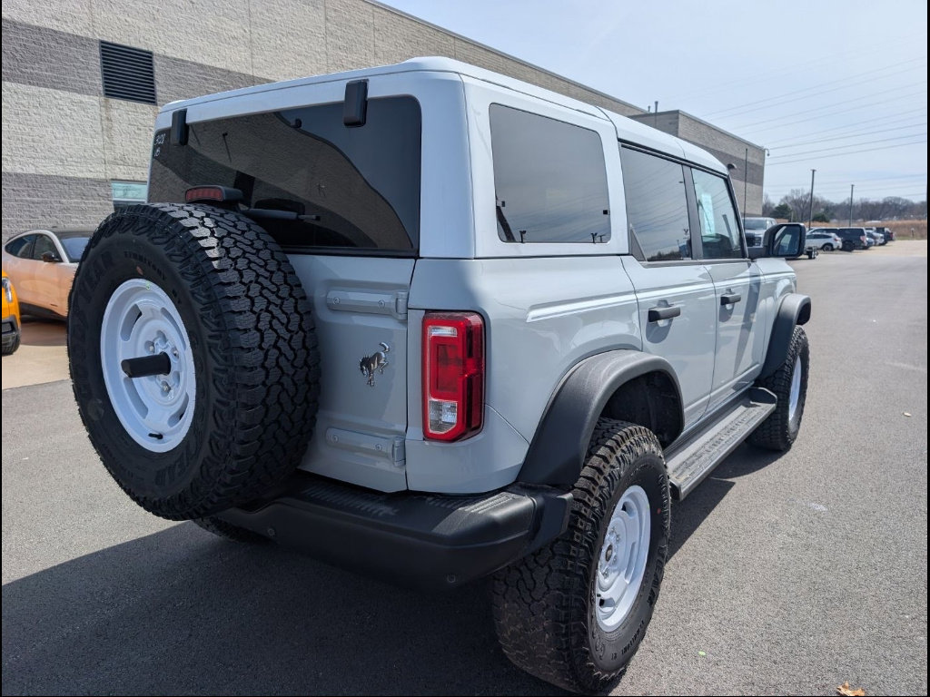 New 2026 Ford Bronco Heritage Edition image 3