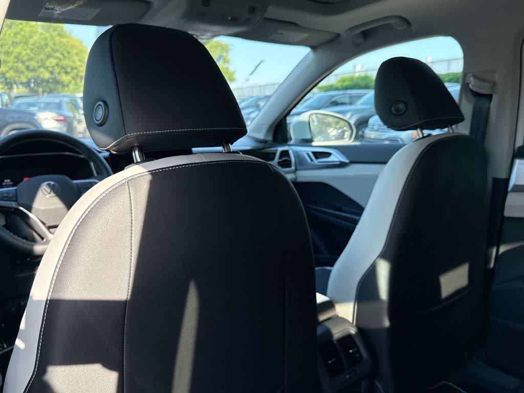 New 2026 Volkswagen Taos SE FWD image 23