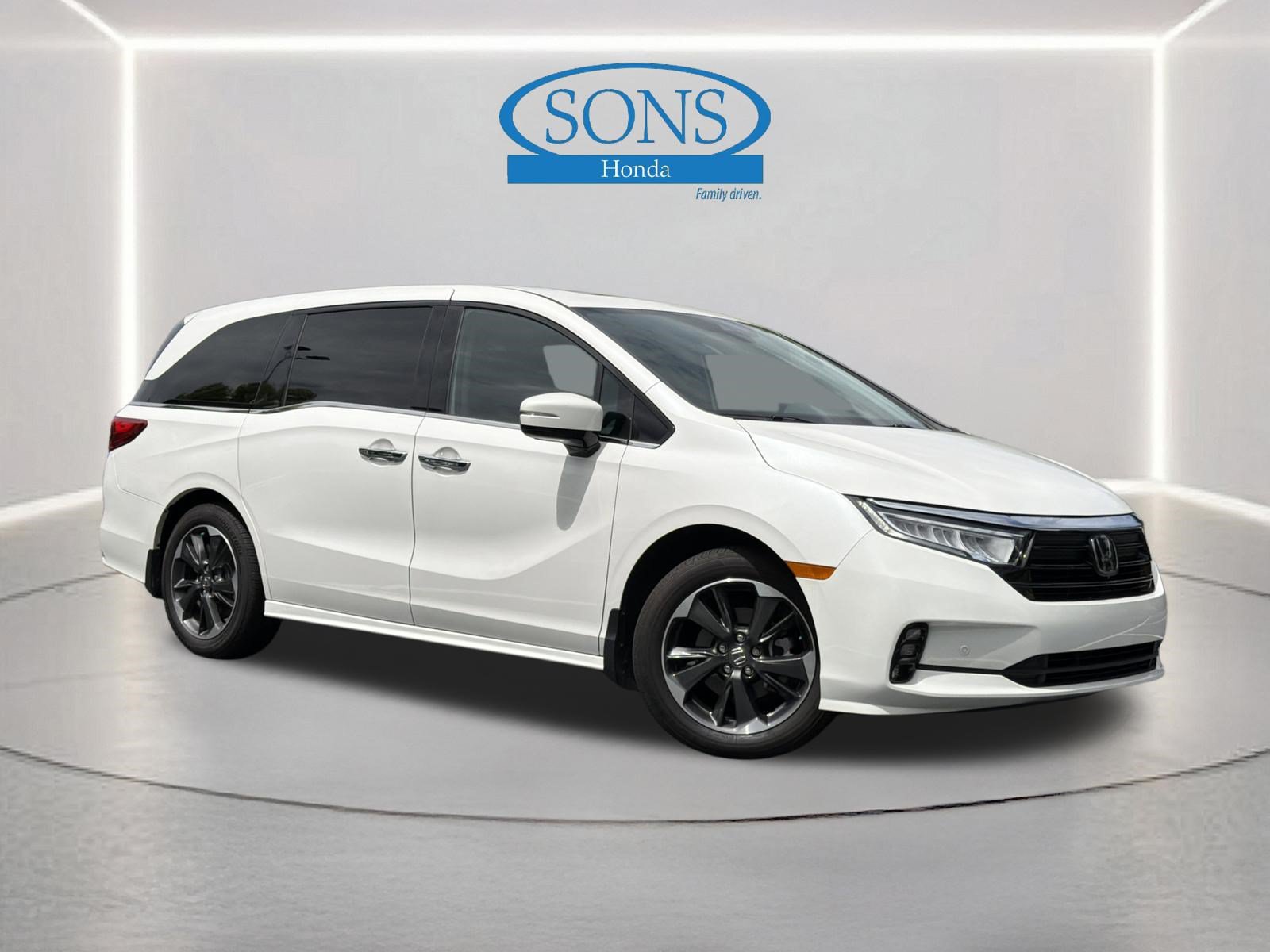 Certified 2024 Honda Odyssey Elite image 2