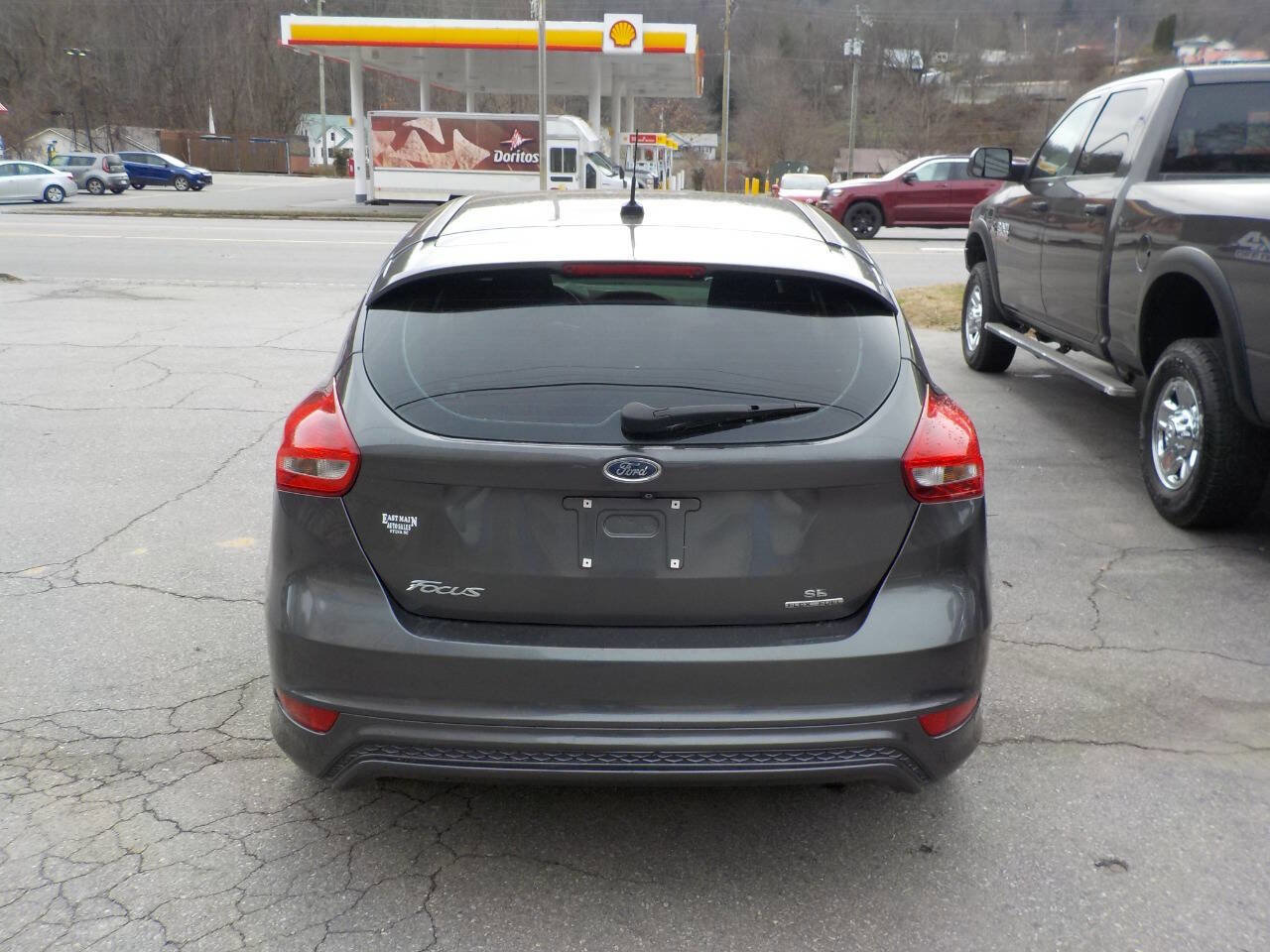 Used 2015 Ford Focus SE w/ SE Sport Package image 8