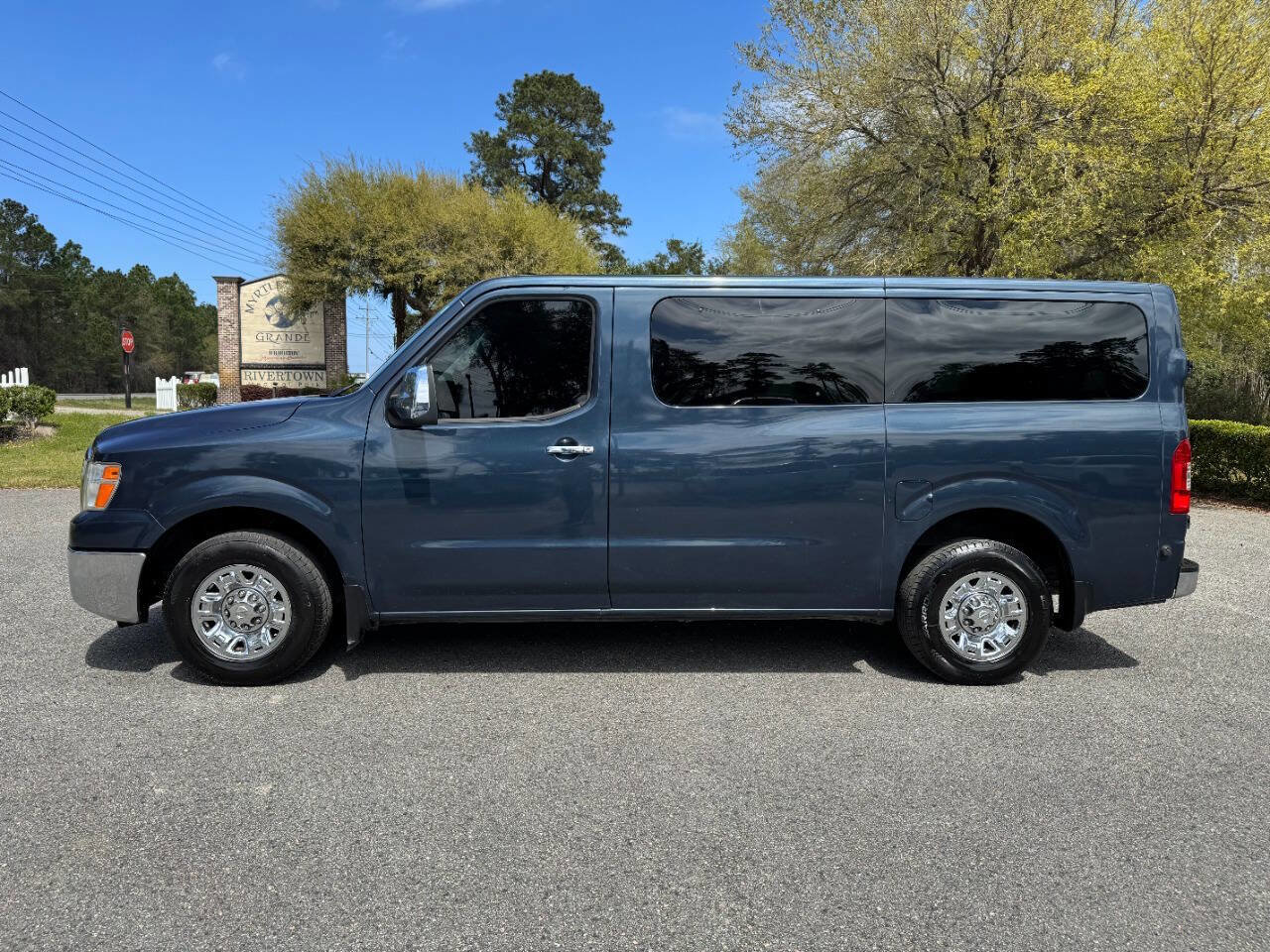 Used 2016 Nissan NV 3500 SV w/ SV Technology Package image 3