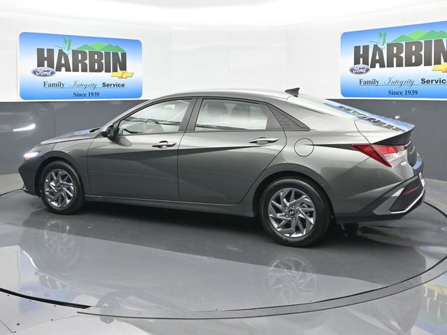 Used 2024 Hyundai Elantra SEL image 3