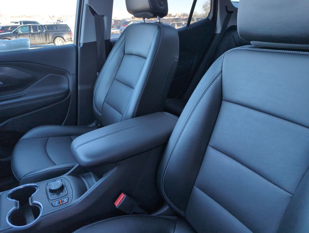 Used 2024 GMC Terrain SLT w/ Infotainment Package II image 16
