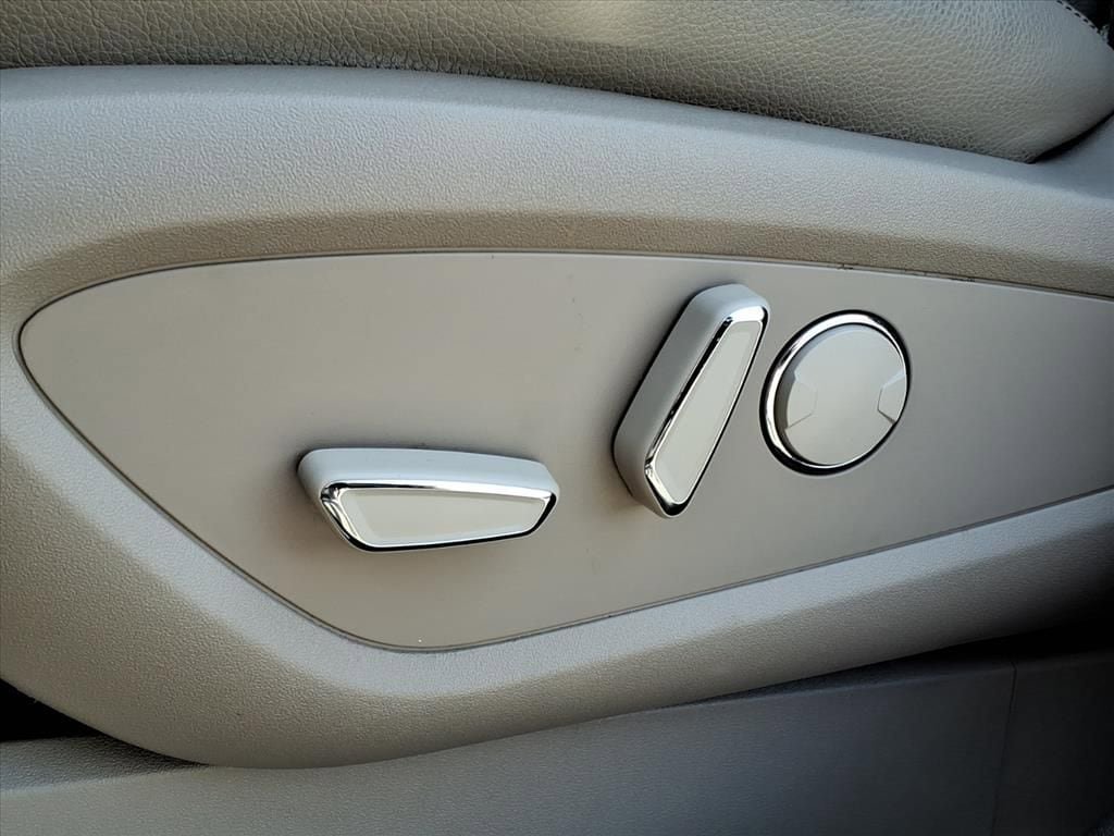 Used 2023 Lincoln Nautilus AWD image 4
