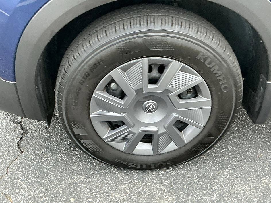 Certified 2025 Nissan Kicks S image 7