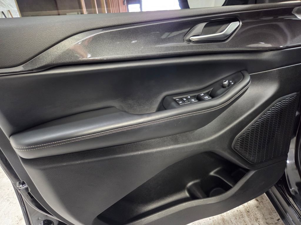 Used 2023 Jeep Grand Cherokee Altitude image 14