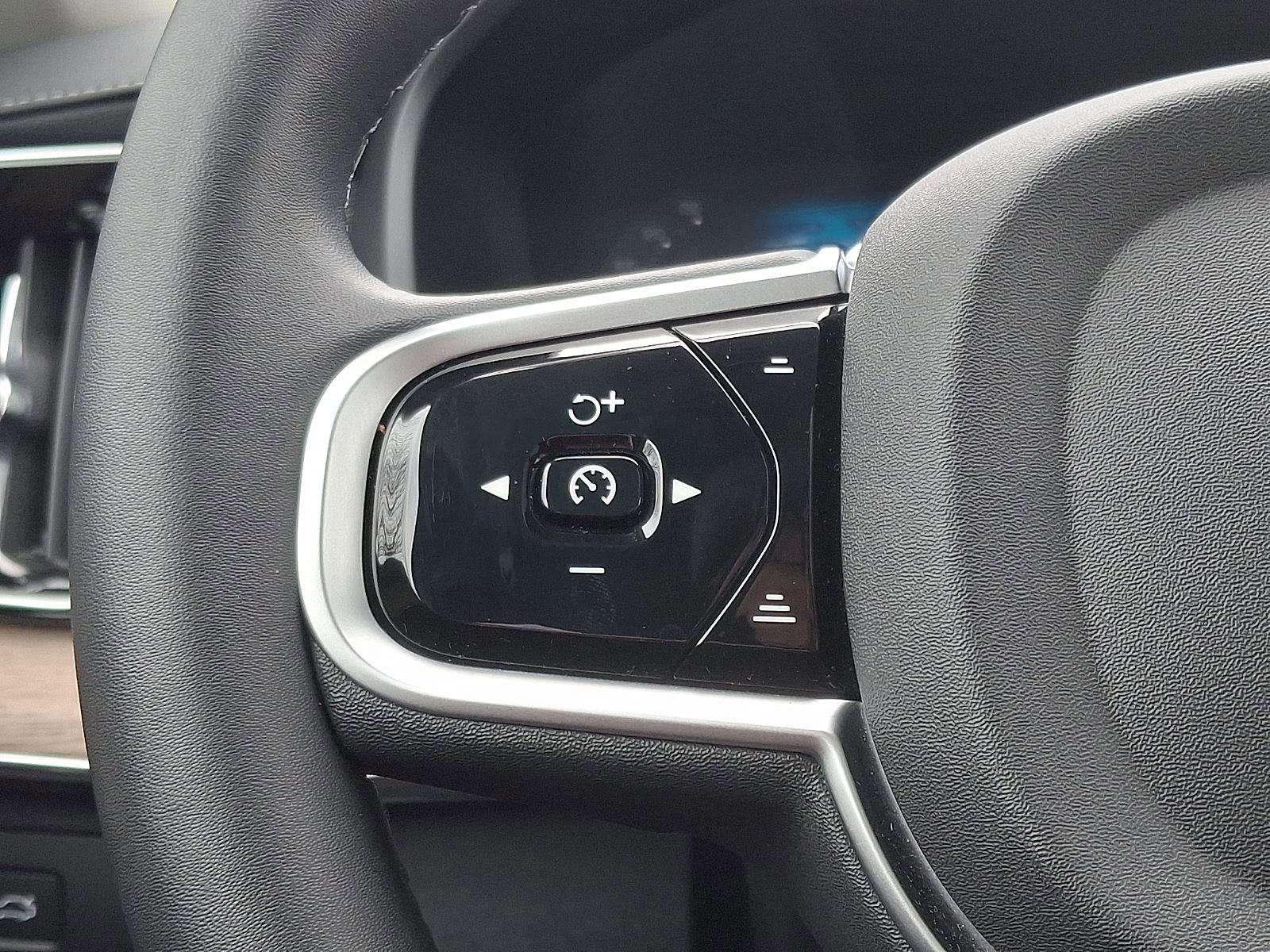 Certified 2025 Volvo XC90 B6 Plus image 24