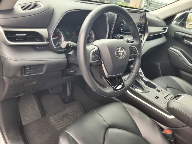 Used 2021 Toyota Highlander XLE image 9