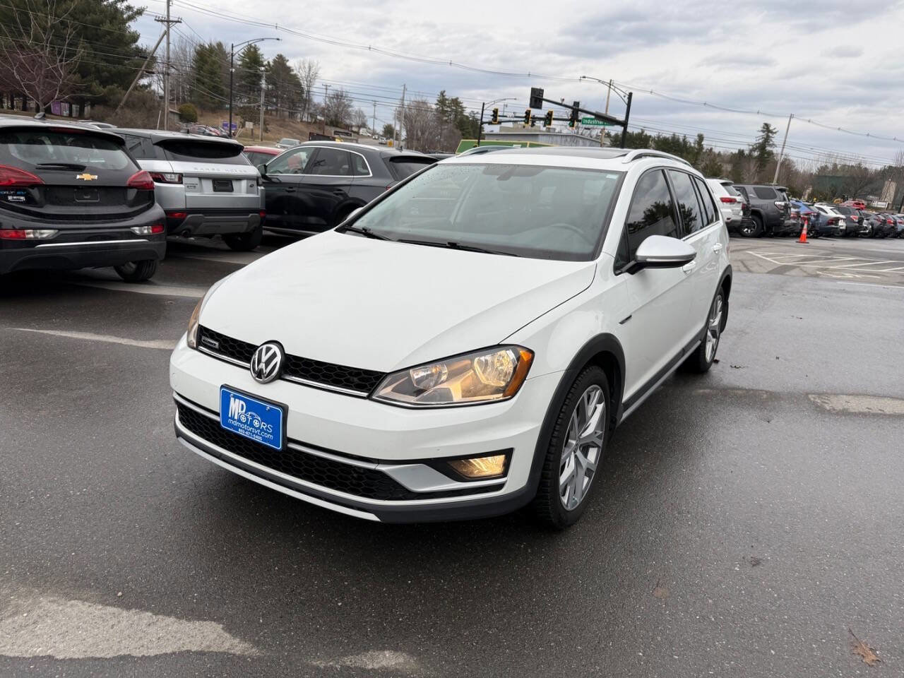 Used 2017 Volkswagen Golf Alltrack SEL AWD/4WD image 2