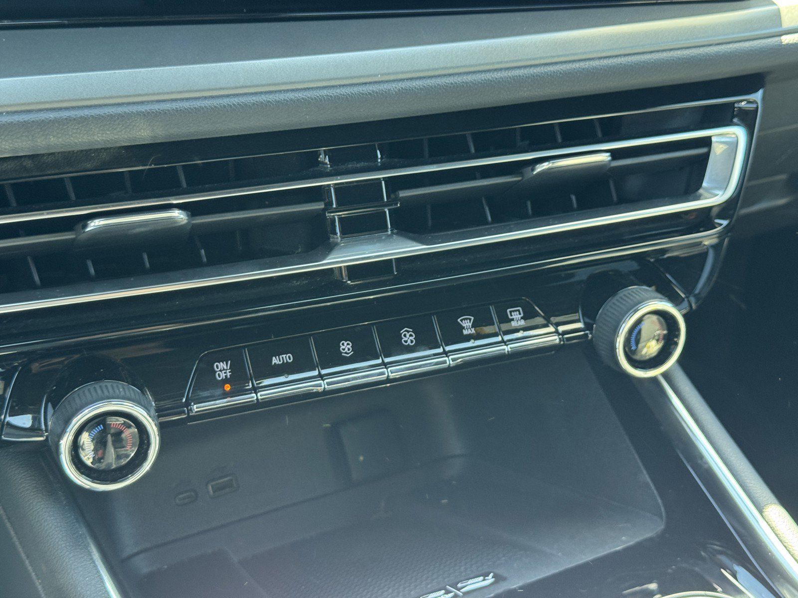 Used 2024 Chevrolet Traverse LT image 21