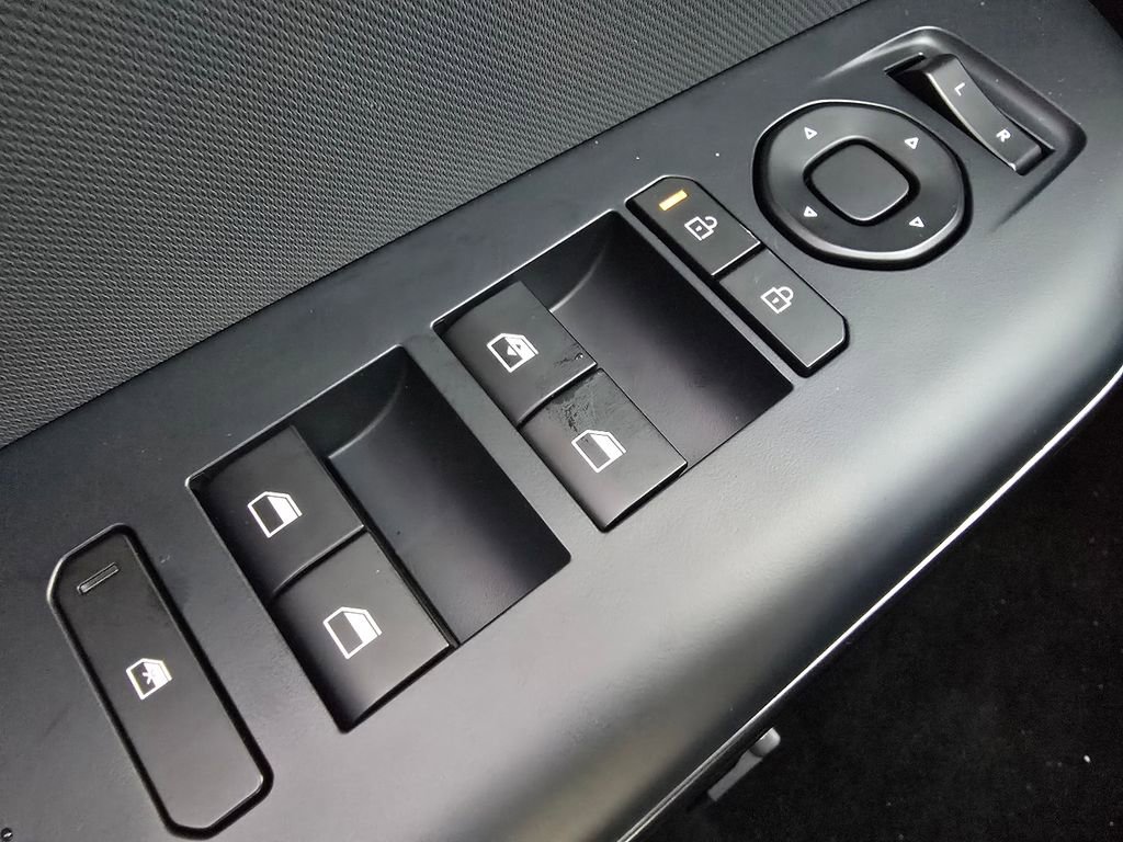 New 2025 Kia K4 LX image 24