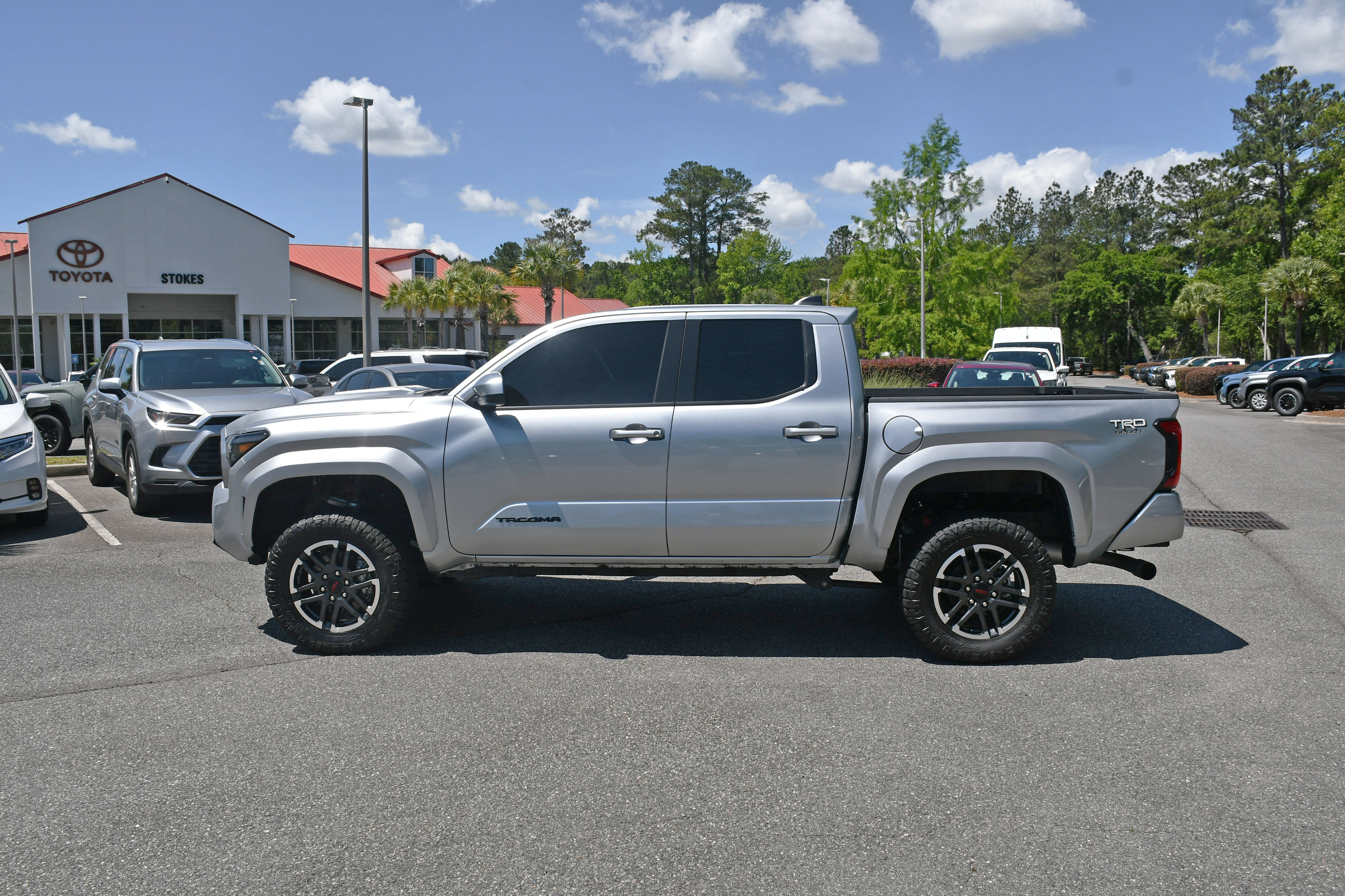 Used 2025 Toyota Tacoma TRD Sport AWD/4WD image 2