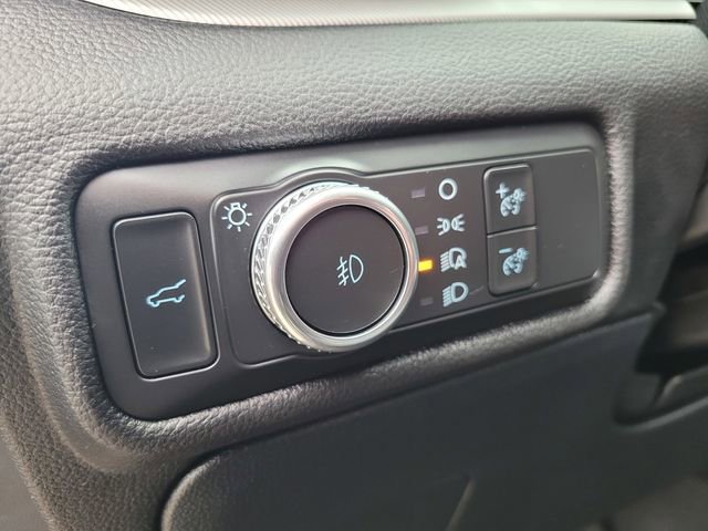 Certified 2022 Ford Explorer XLT w/ Equipment Group 202A image 17