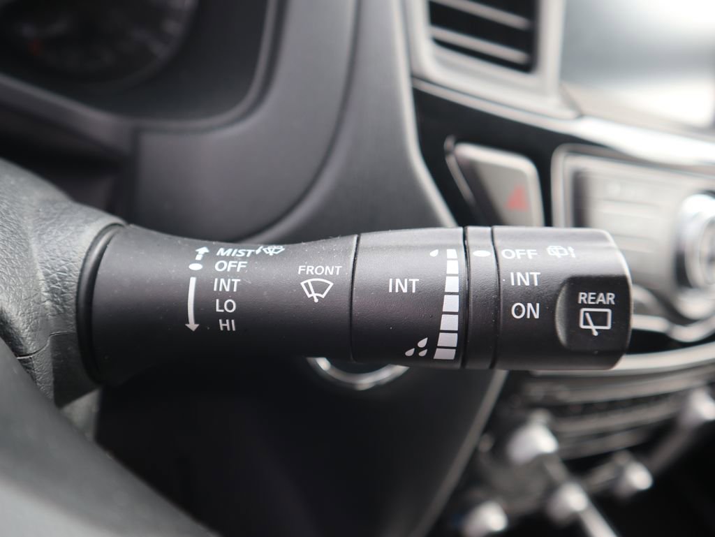 Used 2020 Nissan Pathfinder S image 16