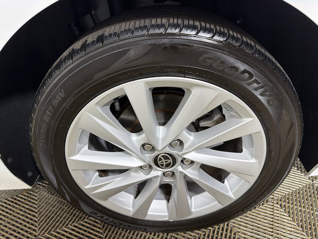 Used 2021 Toyota Camry LE FWD image 19