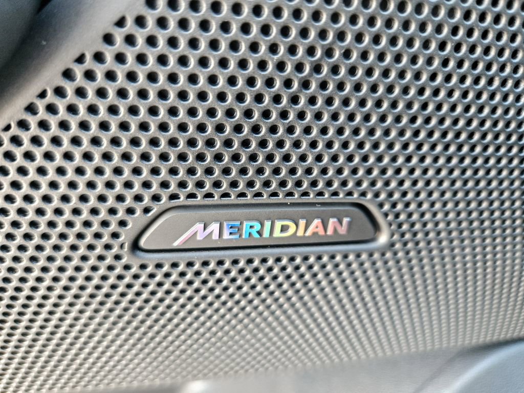 Used 2025 Land Rover Range Rover Velar Dynamic SE image 34