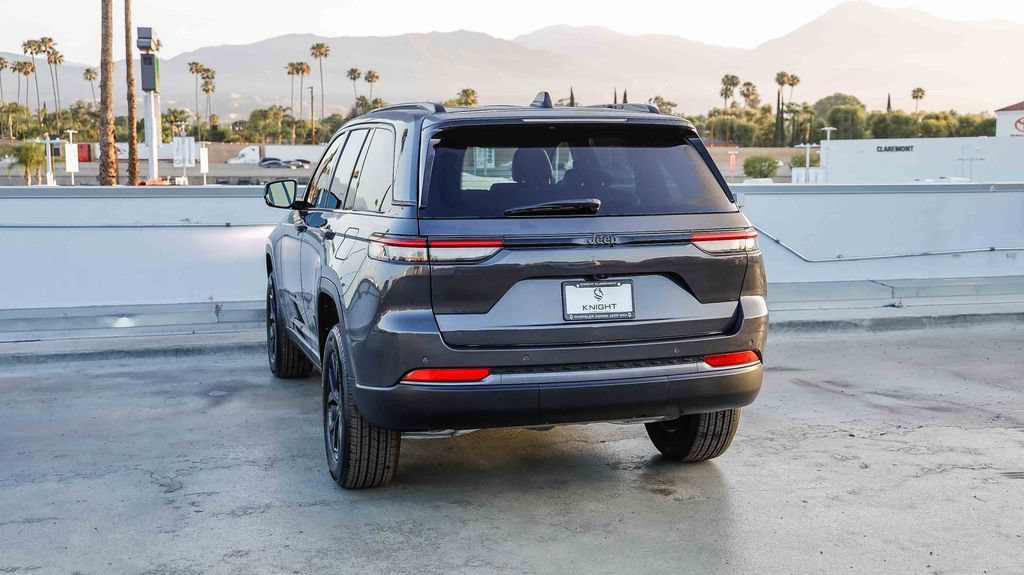 New 2026 Jeep Grand Cherokee Altitude RWD image 7