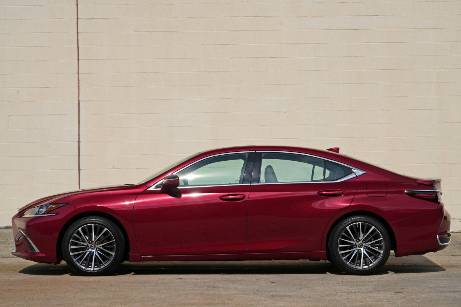 Used 2025 Lexus ES 300h w/ Premium Package FWD image 9