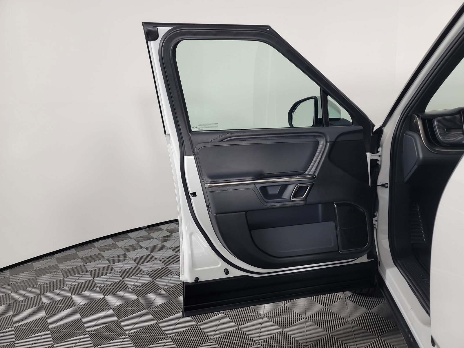 Used 2022 Rivian R1T Adventure image 16