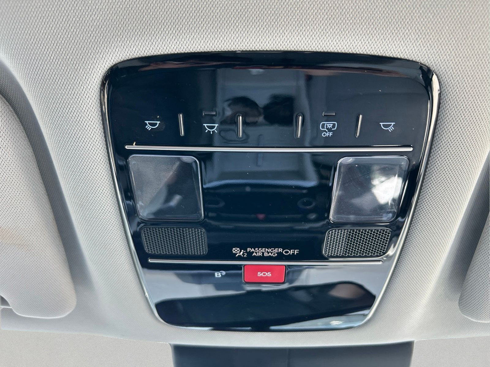 Used 2025 Hyundai Santa Fe SEL FWD image 32
