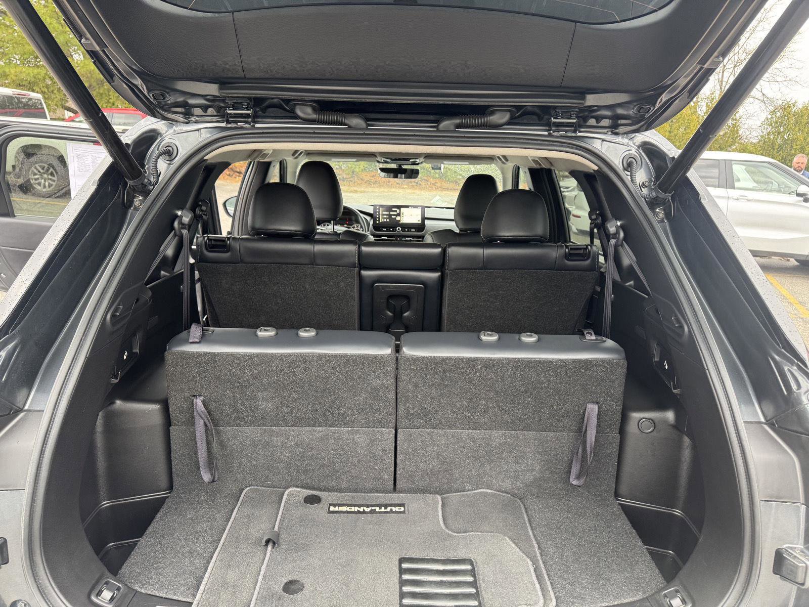 Used 2025 Mitsubishi Outlander SE image 19