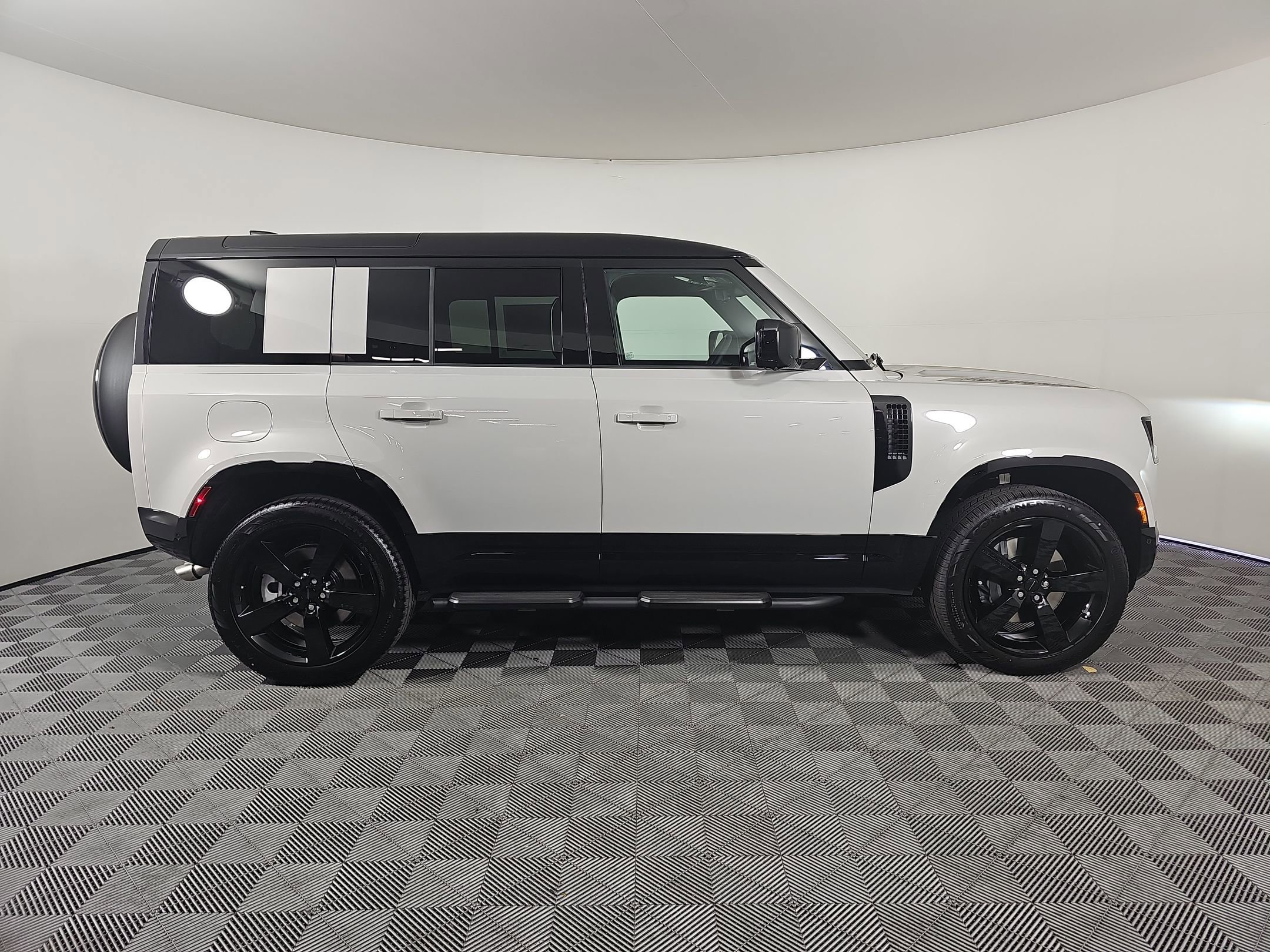New 2026 Land Rover Defender 110 X-Dynamic SE image 6