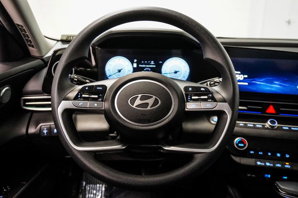 Used 2024 Hyundai Elantra SEL FWD image 13