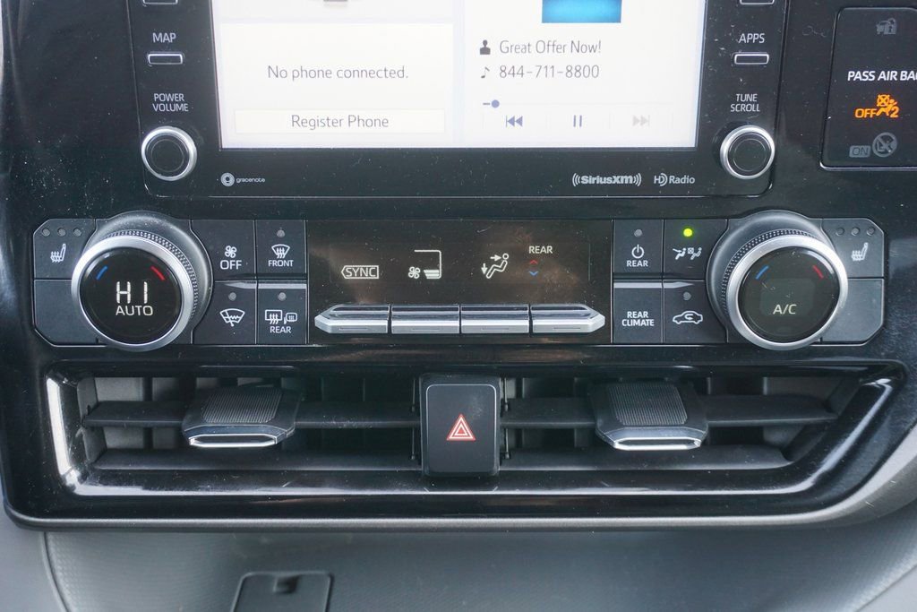 Used 2021 Toyota Highlander XLE image 13