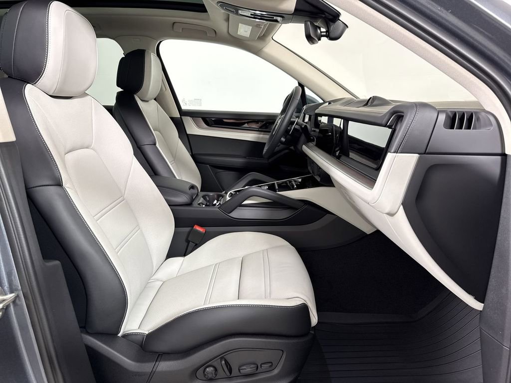 New 2026 Porsche Cayenne image 24