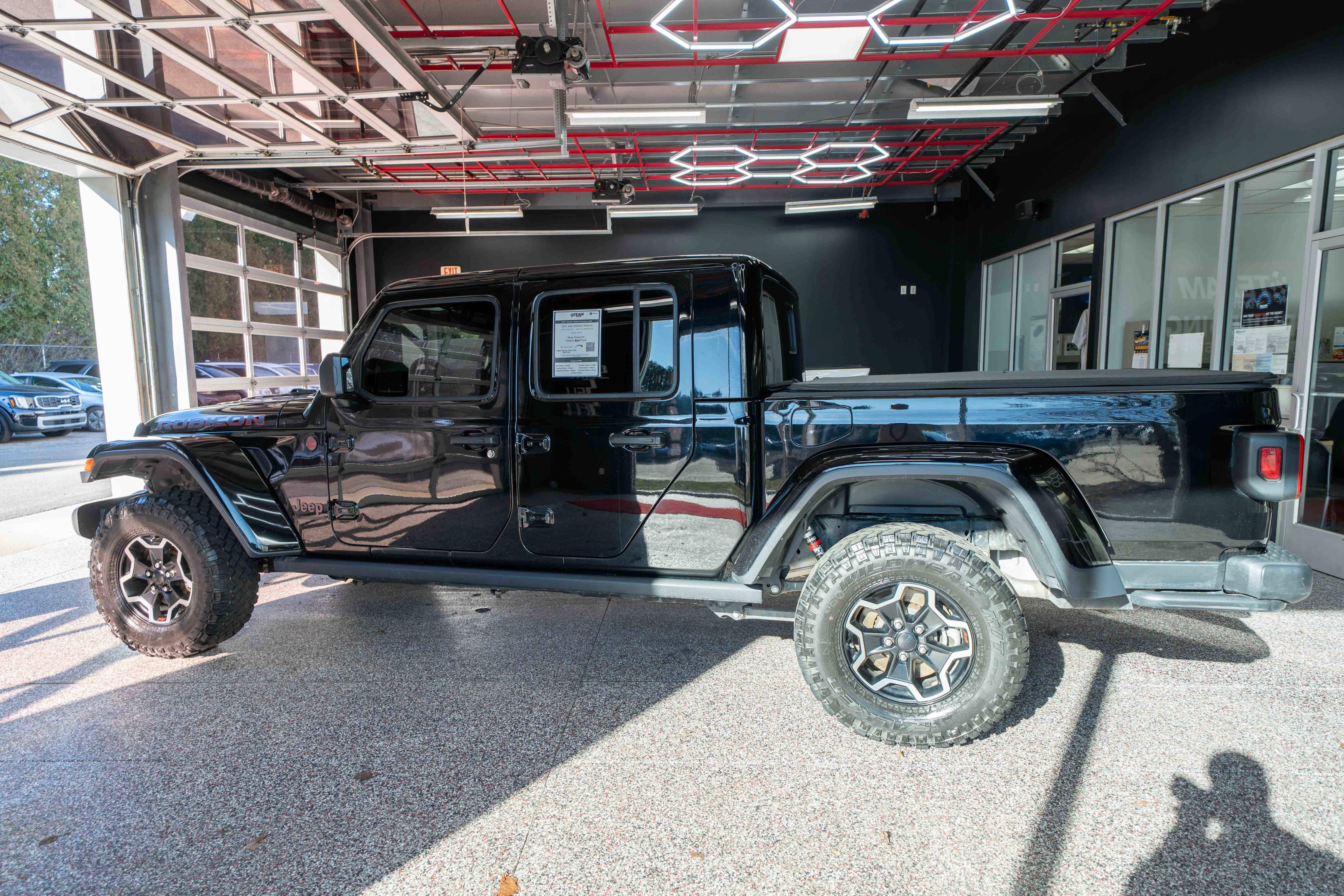 Used 2021 Jeep Gladiator Rubicon image 2
