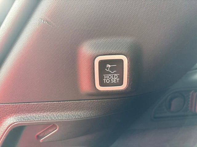 Used 2023 Jeep Grand Cherokee Summit image 5