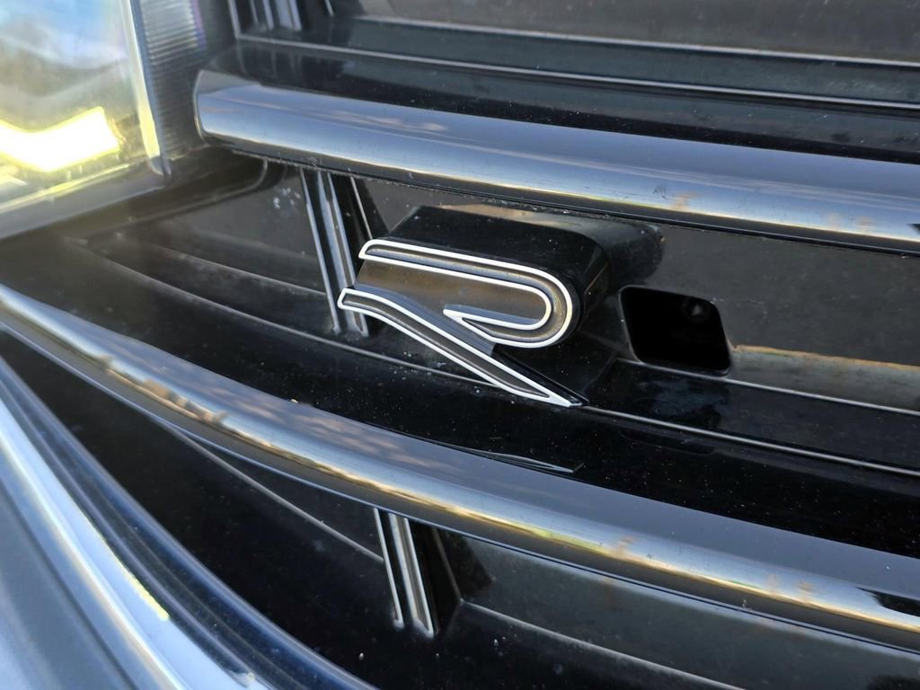 Used 2024 Volkswagen Tiguan SE R-Line image 3