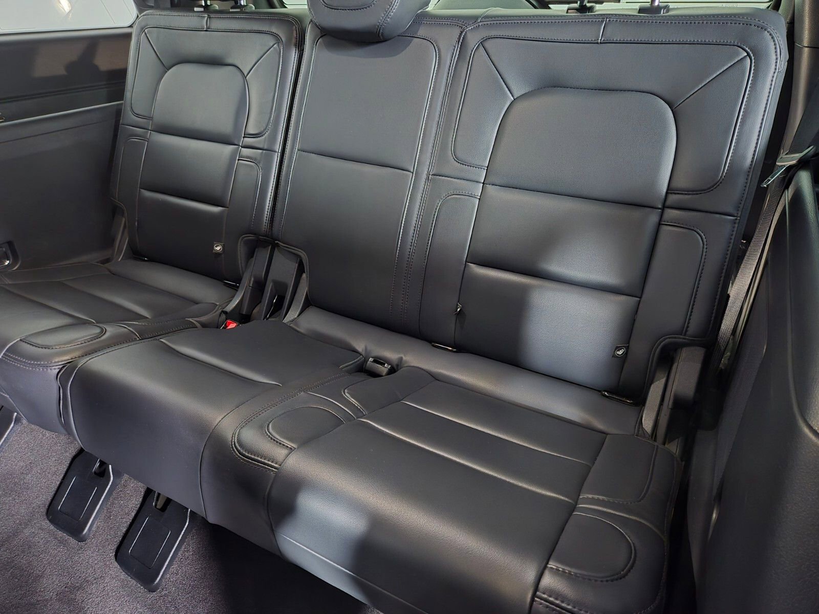 Certified 2023 Lincoln Navigator Reserve AWD/4WD image 12