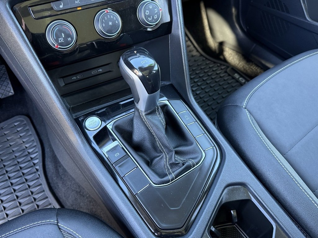 Used 2023 Volkswagen Taos SE w/ Panoramic Sunroof Package image 17