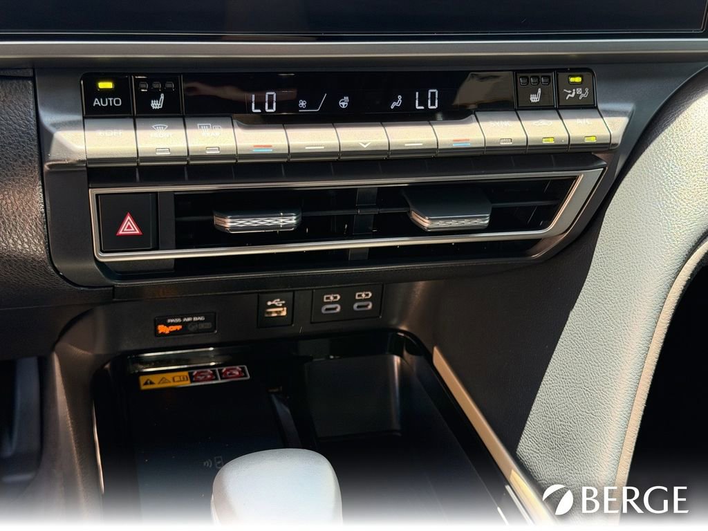 Used 2025 Toyota Camry XSE FWD image 23