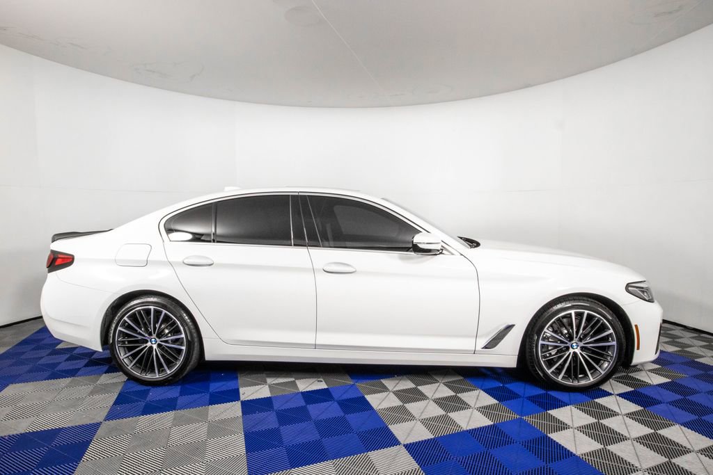 Used 2023 BMW 530i w/ Convenience Package RWD image 4