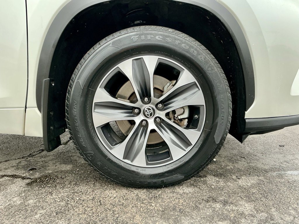Used 2020 Toyota Highlander XLE image 20