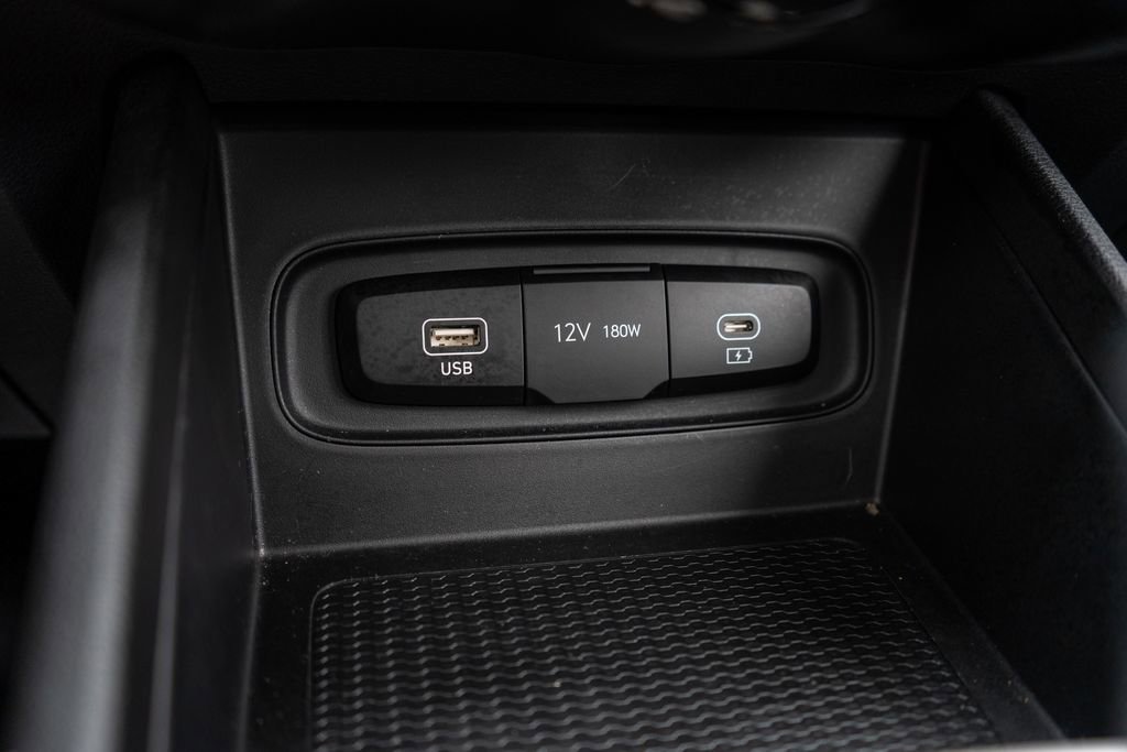 Certified 2023 Hyundai Venue SEL image 27