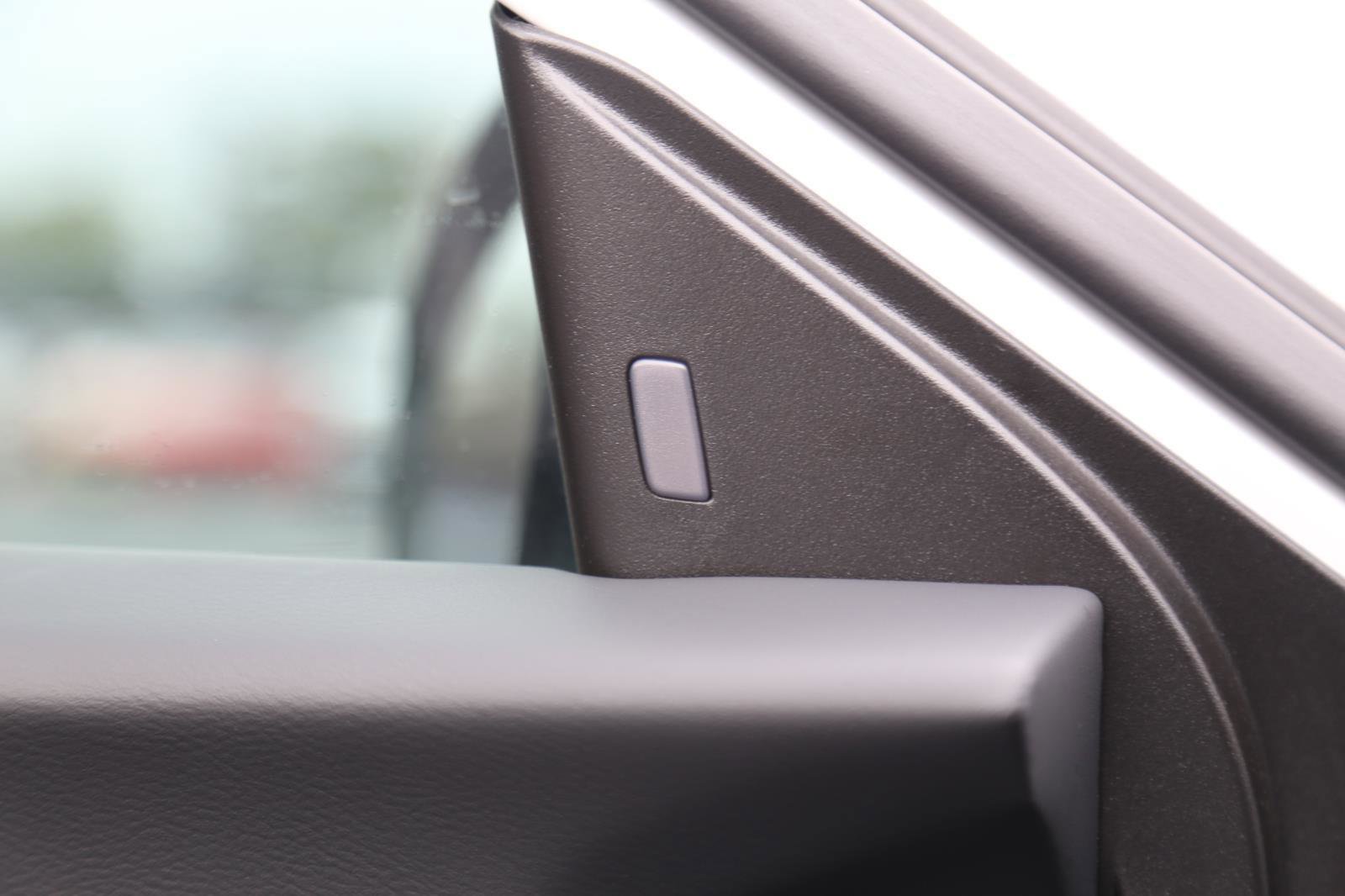 Used 2025 Nissan Sentra SR w/ SR Premium Package image 17