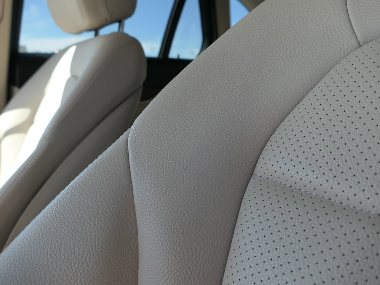 Used 2022 Mercedes-Benz GLC 300 4MATIC w/ Premium Package Lite image 13