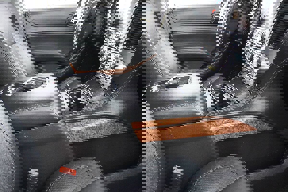 Used 2016 Chevrolet Suburban LTZ image 18