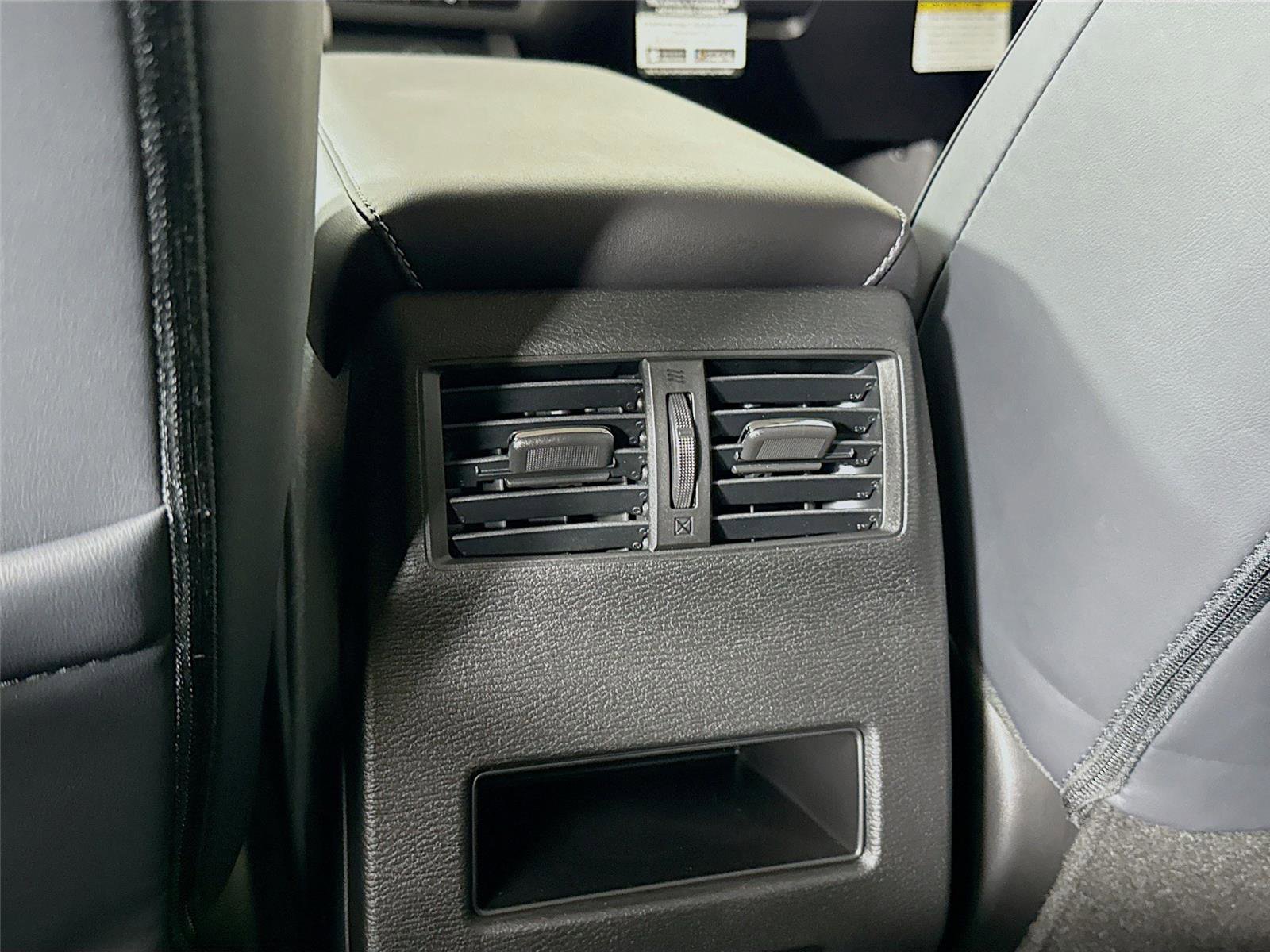 New 2026 Mitsubishi Outlander SE image 17