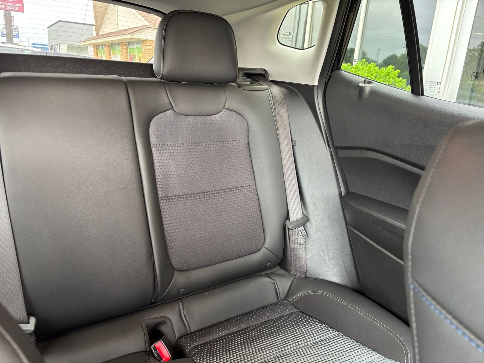 Used 2025 Chevrolet Trax LT FWD image 36