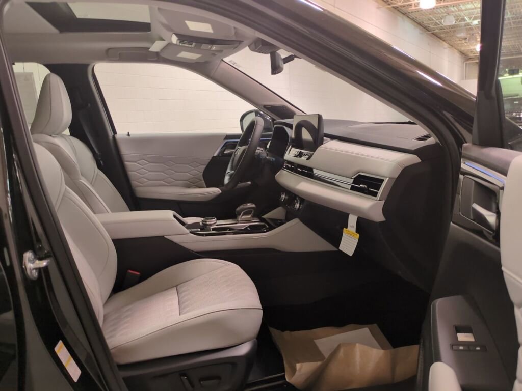 New 2025 Mitsubishi Outlander SEL image 10