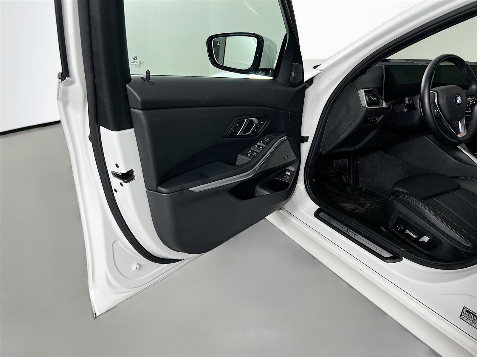 Used 2024 BMW 330i xDrive Sedan w/ Premium Package image 17